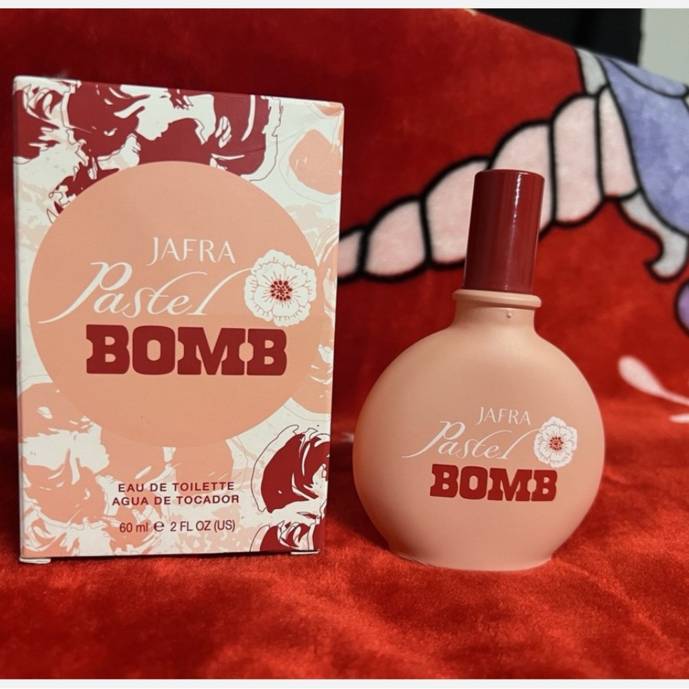 JAFRA Pastel Bomb Eau de Toilette in Pink and Red